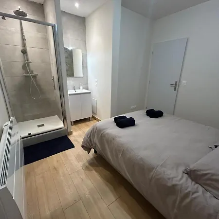 Cote Cour - 9 Min Des Sanctuaires - Moderne & Equipe - Jusqu'a 4 Couchages Apartman