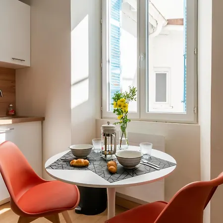 Apartment Cote Cour - 9 Min Des Sanctuaires - Moderne & Equipe - Jusqu'a 4 Couchages