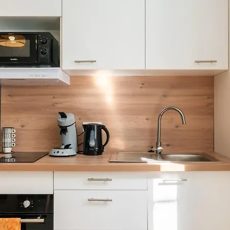 Cote Cour - 9 Min Des Sanctuaires - Moderne & Equipe - Jusqu'a 4 Couchages Apartment *