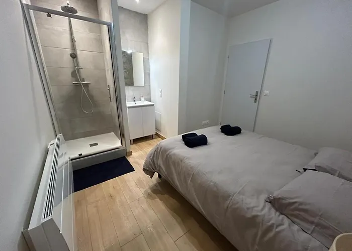 Cote Cour - 9 Min Des Sanctuaires - Moderne & Equipe - Jusqu'a 4 Couchages Apartmán