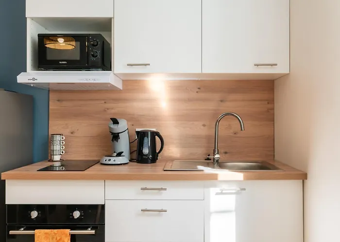 Cote Cour - 9 Min Des Sanctuaires - Moderne & Equipe - Jusqu'a 4 Couchages Apartment *