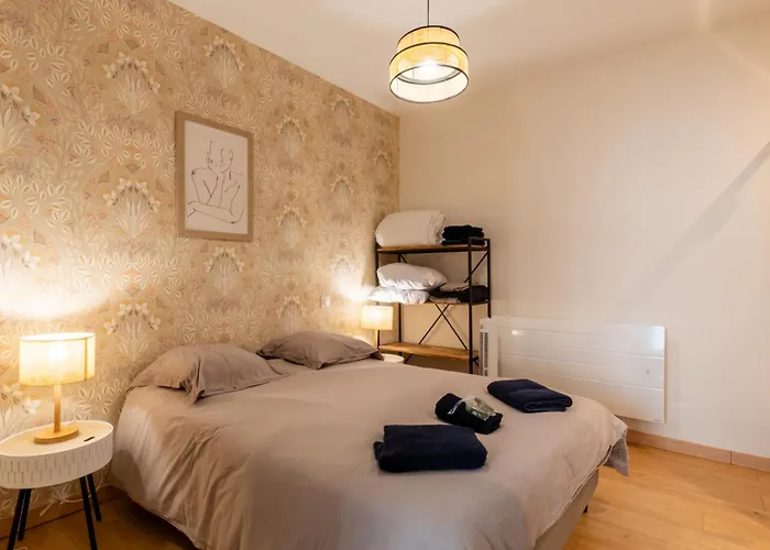 Cote Cour - 9 Min Des Sanctuaires - Moderne & Equipe - Jusqu'a 4 Couchages Apartment *