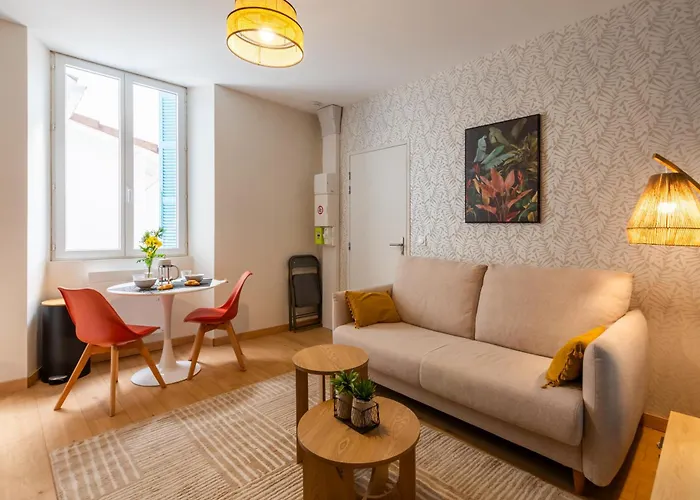 Côté Cour - * Lourdes